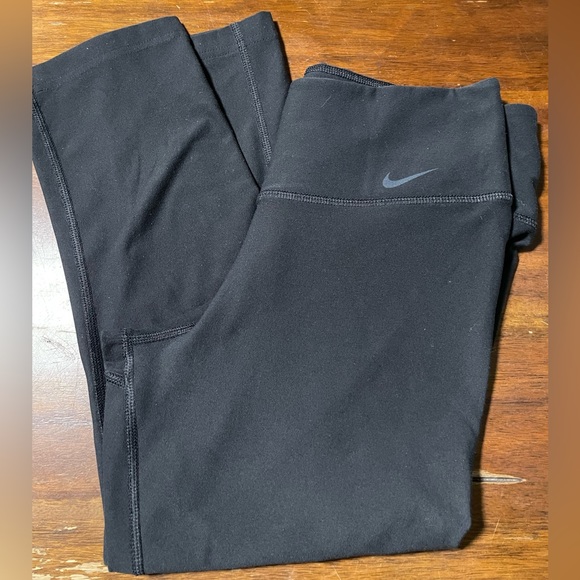 Nike Yoga Work Out Leggings Crop Style size Small - Picture 4 of 4